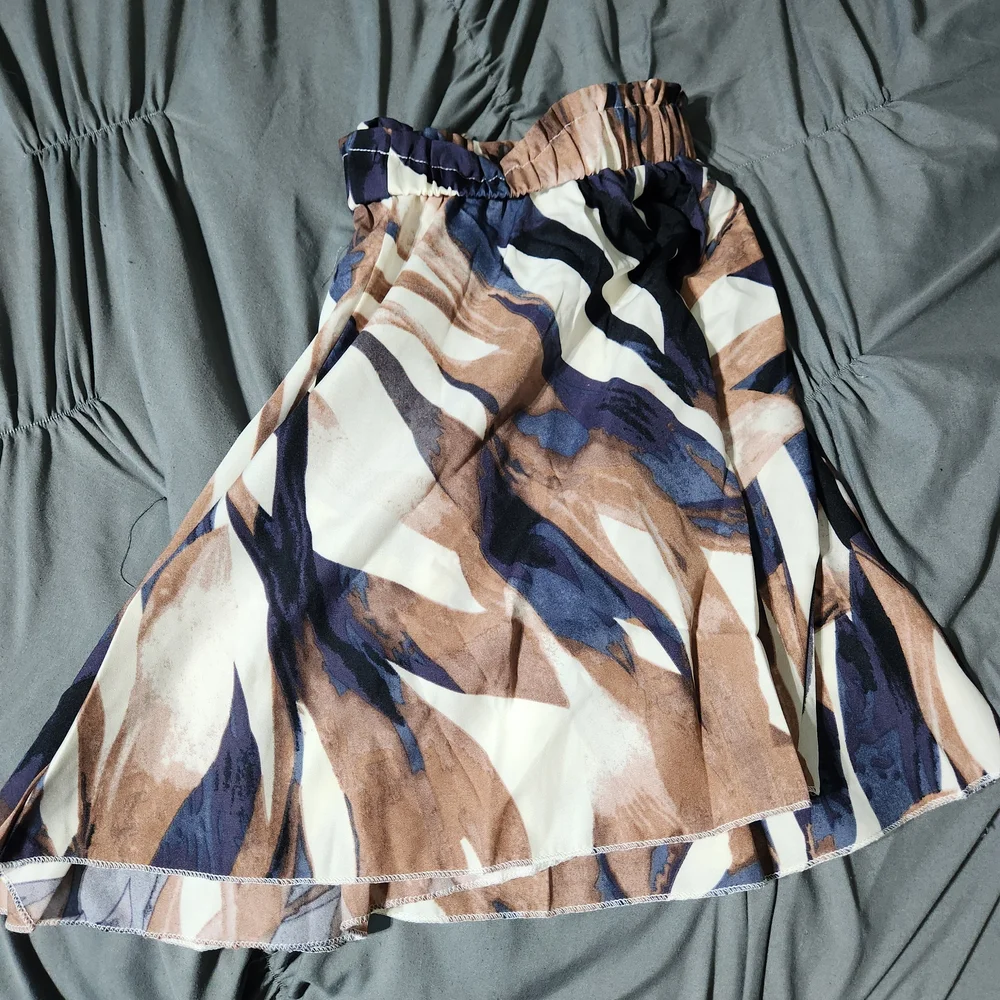 Abstract Patterned Skirt - Picture 2 of 5
